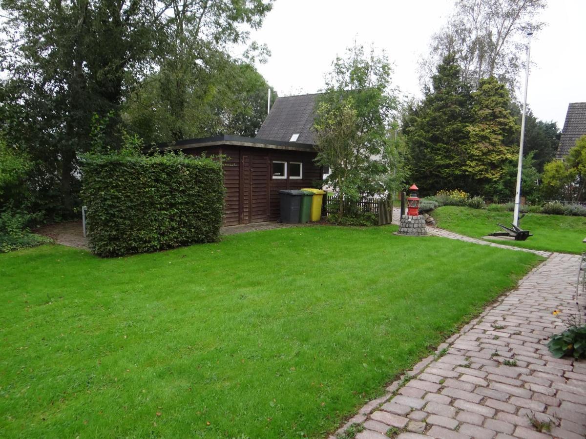 Ferienwohnung-Dg-Im-Reetdachhaus-Im-Ort-Welt 外观 照片