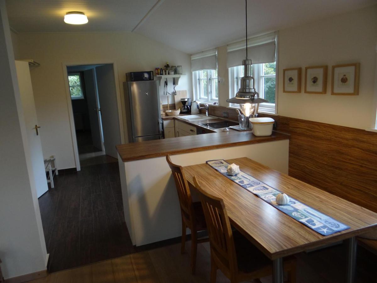 Ferienwohnung-Dg-Im-Reetdachhaus-Im-Ort-Welt 外观 照片